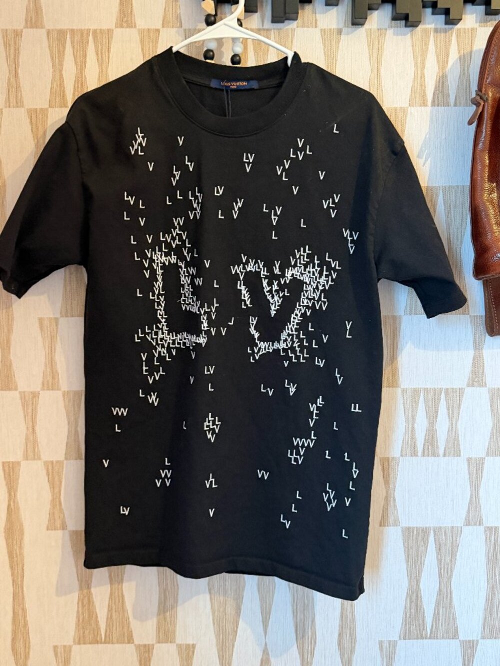 LV Logo Graphic T-Shirt – Black – Unisex